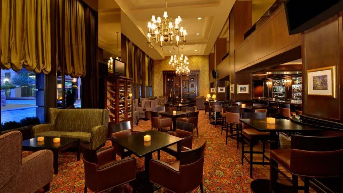 The Consort Bar - The Omni King Edward Hotel
